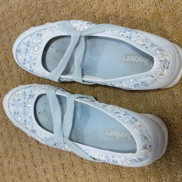 Sketchers floral slipon shoes - Picture 2 of 4